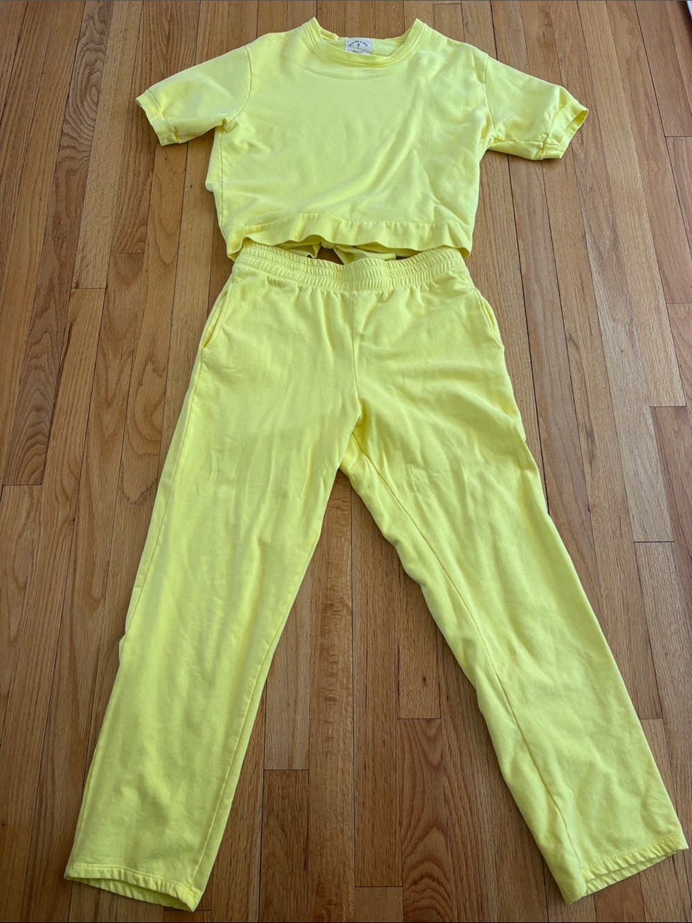 Electric & Rose bright yellow set, like new